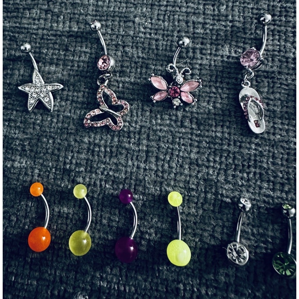Nostalgia Y2K Belly Button Rings Lot 20+ Dangle Rhinestone Acrylic 2000s Clean - Picture 2 of 8